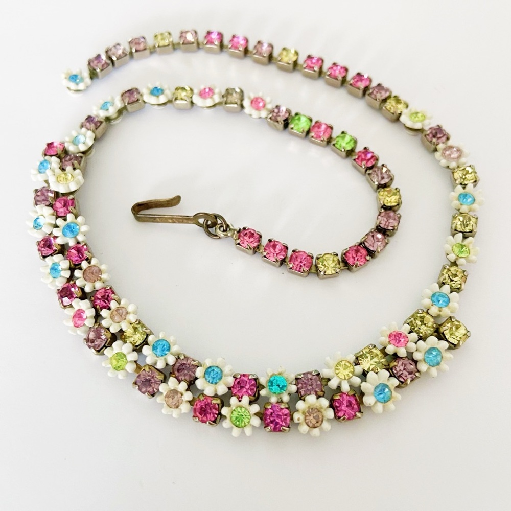 Vintage Leru rhinestone daisy flower pastel spring uranium glass necklace 15” - Picture 4 of 9